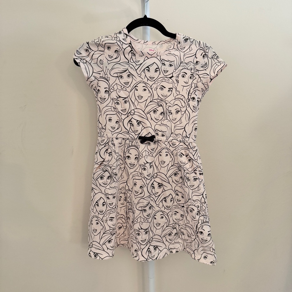 Amazon Essentials Disney Girls' Black & White Princess Print Dress L